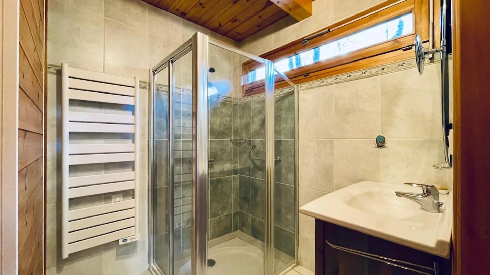 Bright Chalet With Spacious Garden In Briancon