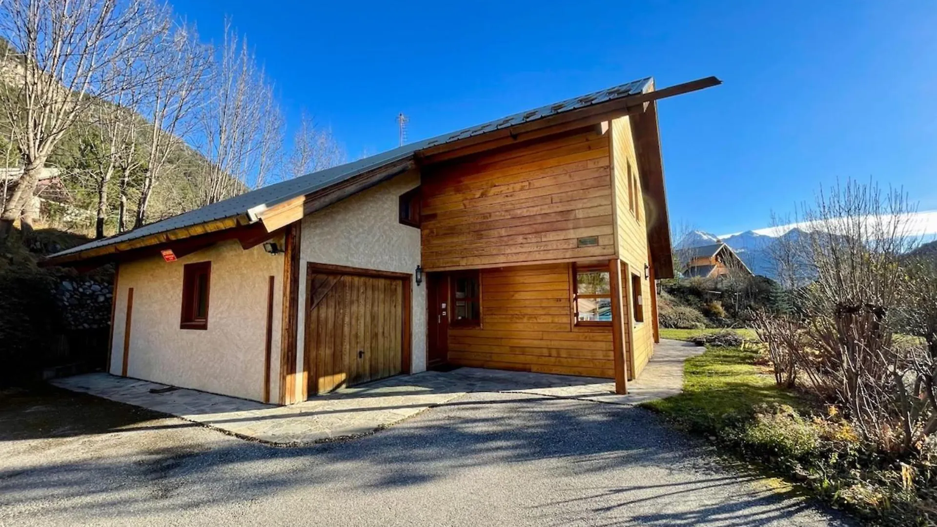 Bright Chalet With Spacious Garden In Briancon France